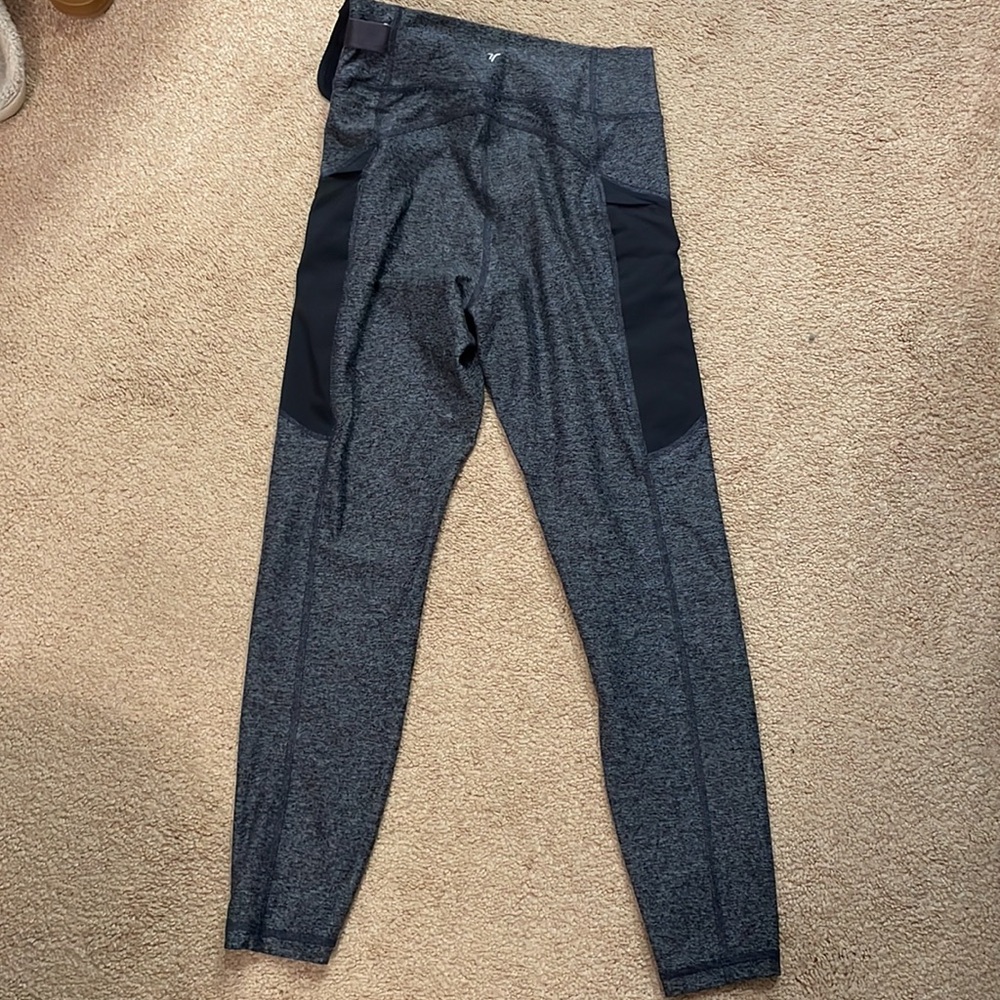 Old Navy Women’s Gray and Black Leggings size small - Picture 6 of 7